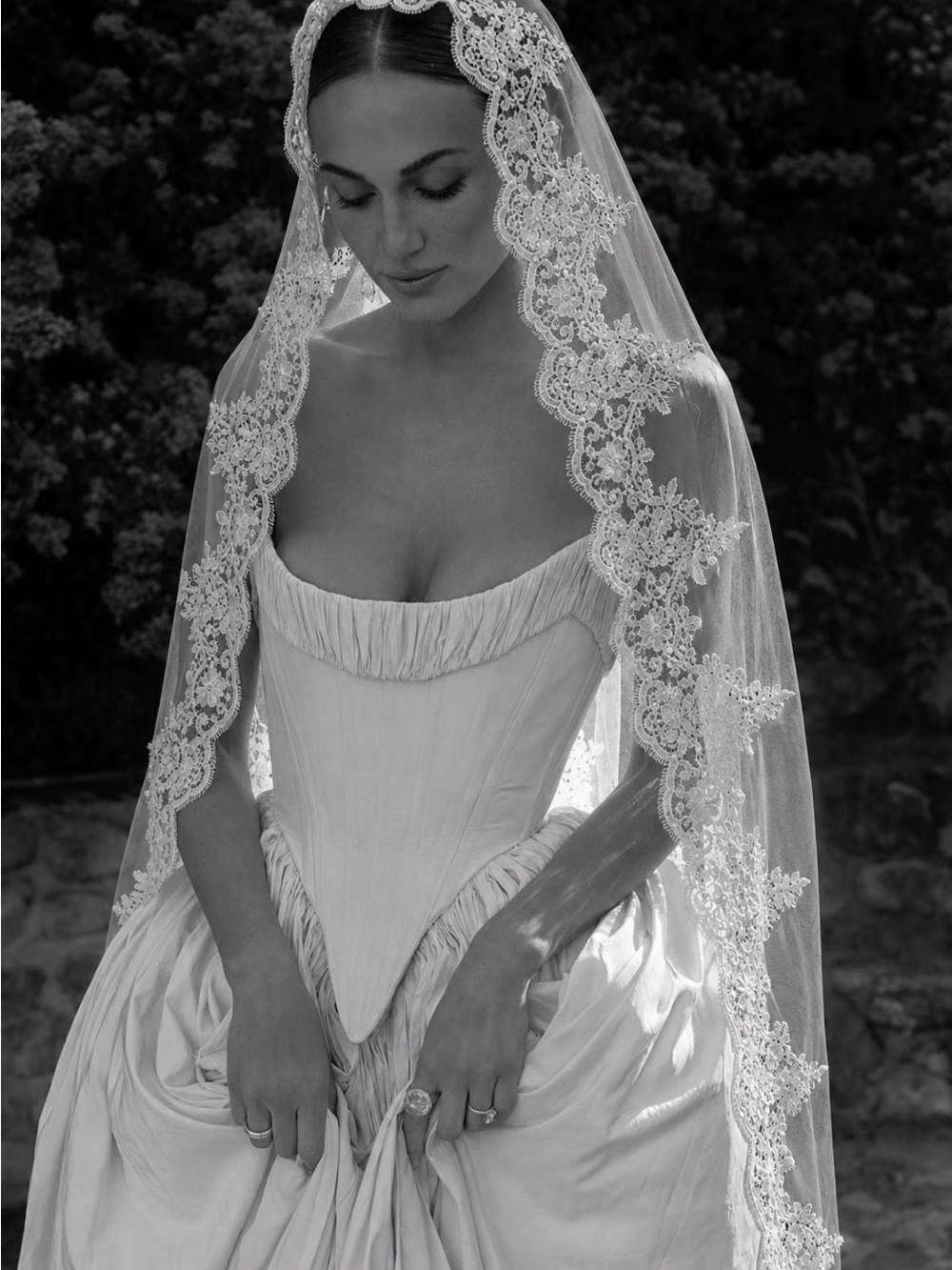 White wedding veil - Picture 3 of 4